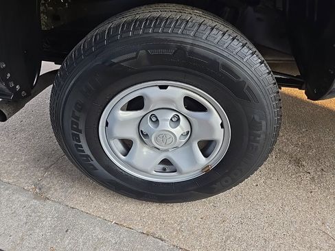 Used 2022 Toyota Tacoma SR image 30