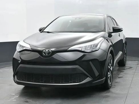 Used 2022 Toyota C-HR XLE image 1
