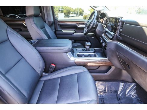 Used 2024 Chevrolet Silverado 1500 LT Trail Boss w/ LT Trail Boss Premium Package AWD/4WD image 15