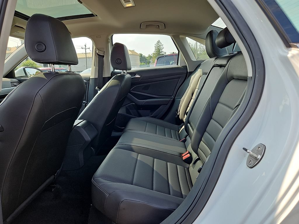 Used 2021 Volkswagen Jetta SE FWD image 12