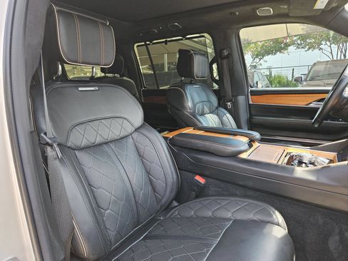 Used 2022 Jeep Grand Wagoneer Series III AWD/4WD image 31