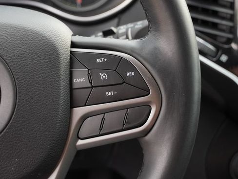 Used 2019 Jeep Cherokee Limited FWD image 28
