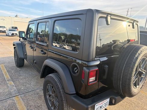 Used 2025 Jeep Wrangler Unlimited Sport AWD/4WD image 4