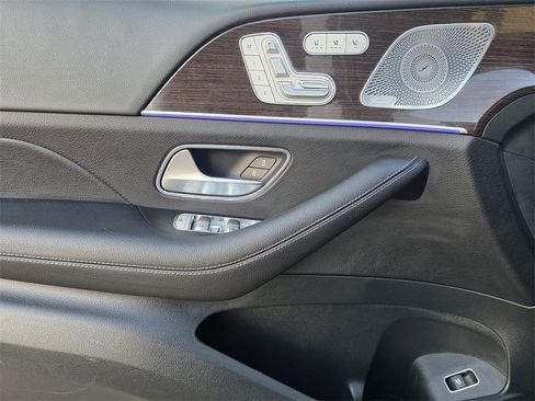 Used 2025 Mercedes-Benz GLS 450 4MATIC image 17