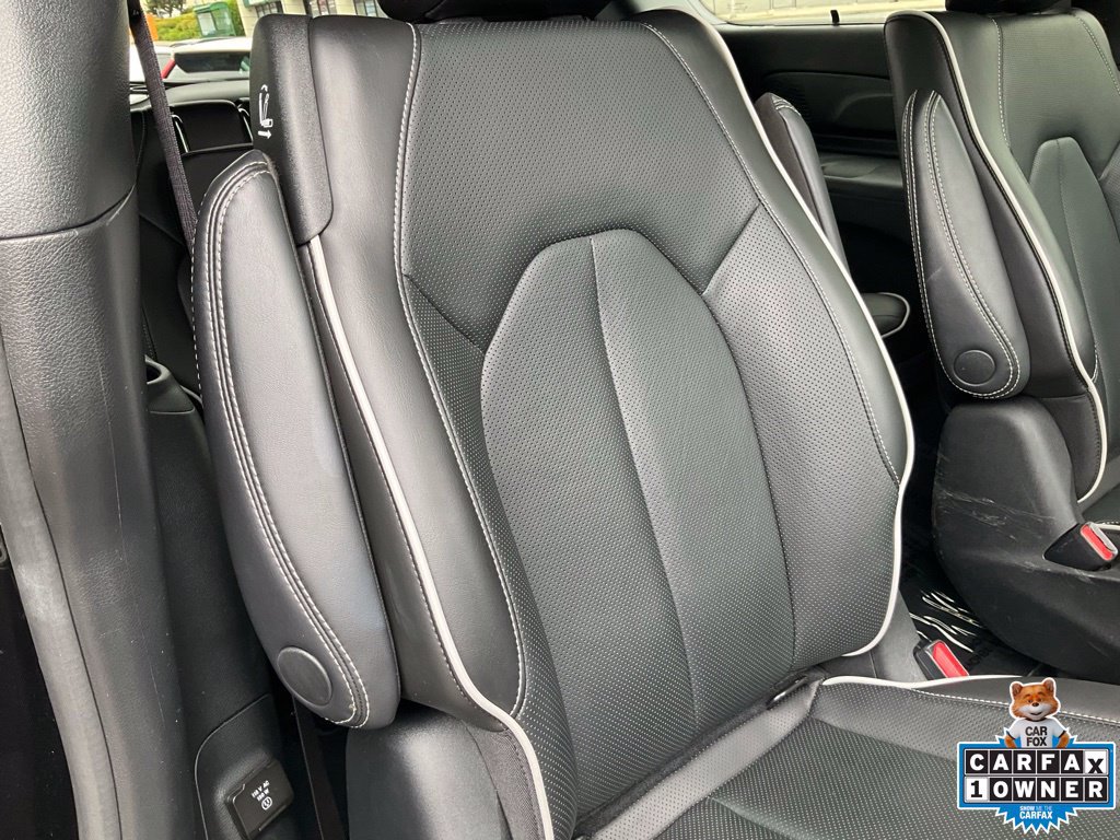 Used 2023 Chrysler Pacifica Limited w/ Uconnect Theater Family Group FWD image 56