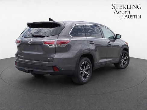 Used 2016 Toyota Highlander XLE FWD image 4