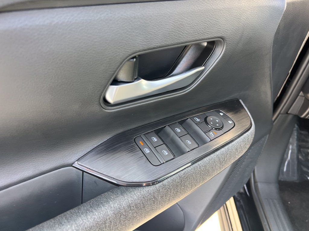 New 2027 Nissan Kicks SV w/ SV Premium Package AWD/4WD image 18
