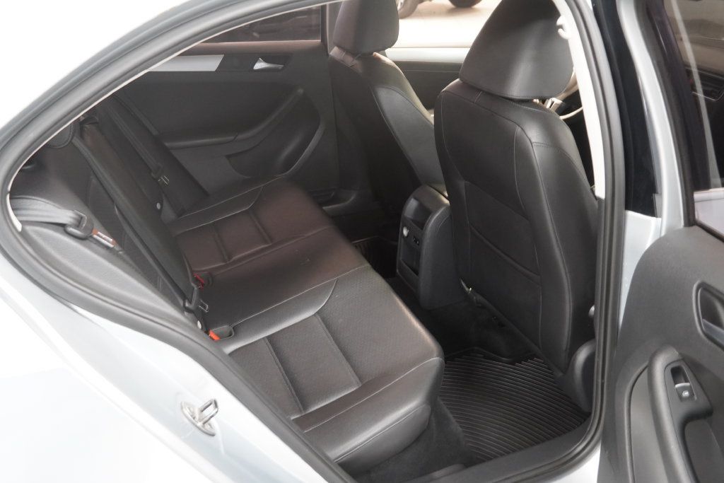 Used 2013 Volkswagen Jetta SE FWD image 21