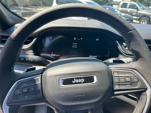 New 2025 Jeep Grand Cherokee Altitude image 15