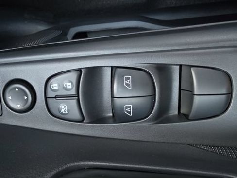 Certified 2025 Nissan Kicks Play S FWD image 11