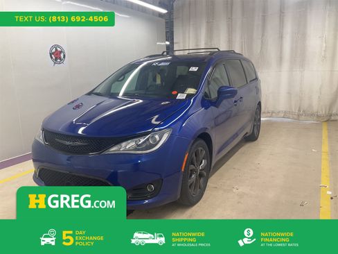 Used 2018 Chrysler Pacifica Touring-L Plus w/ Advanced Safetytec Group FWD image 1