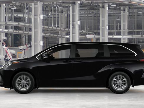 New 2026 Toyota Sienna LE FWD image 5