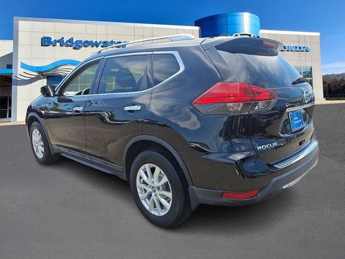 Used 2017 Nissan Rogue SV w/ Sun & Sound Touring Package AWD/4WD image 4