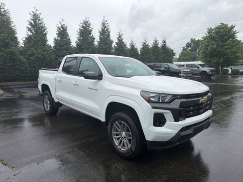 Used 2023 Chevrolet Colorado LT w/ LT Convenience Package II AWD/4WD image 7