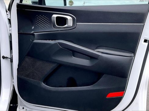 Used 2024 Kia Sorento S image 21