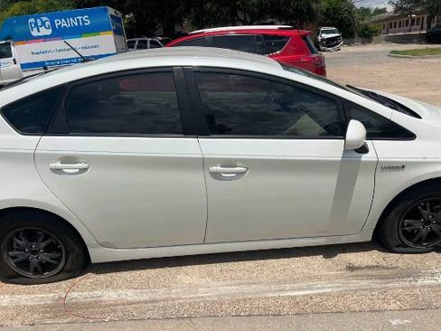 Used 2015 Toyota Prius Four FWD image 3