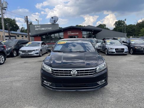 Used 2018 Volkswagen Passat 2.0T SE image 2