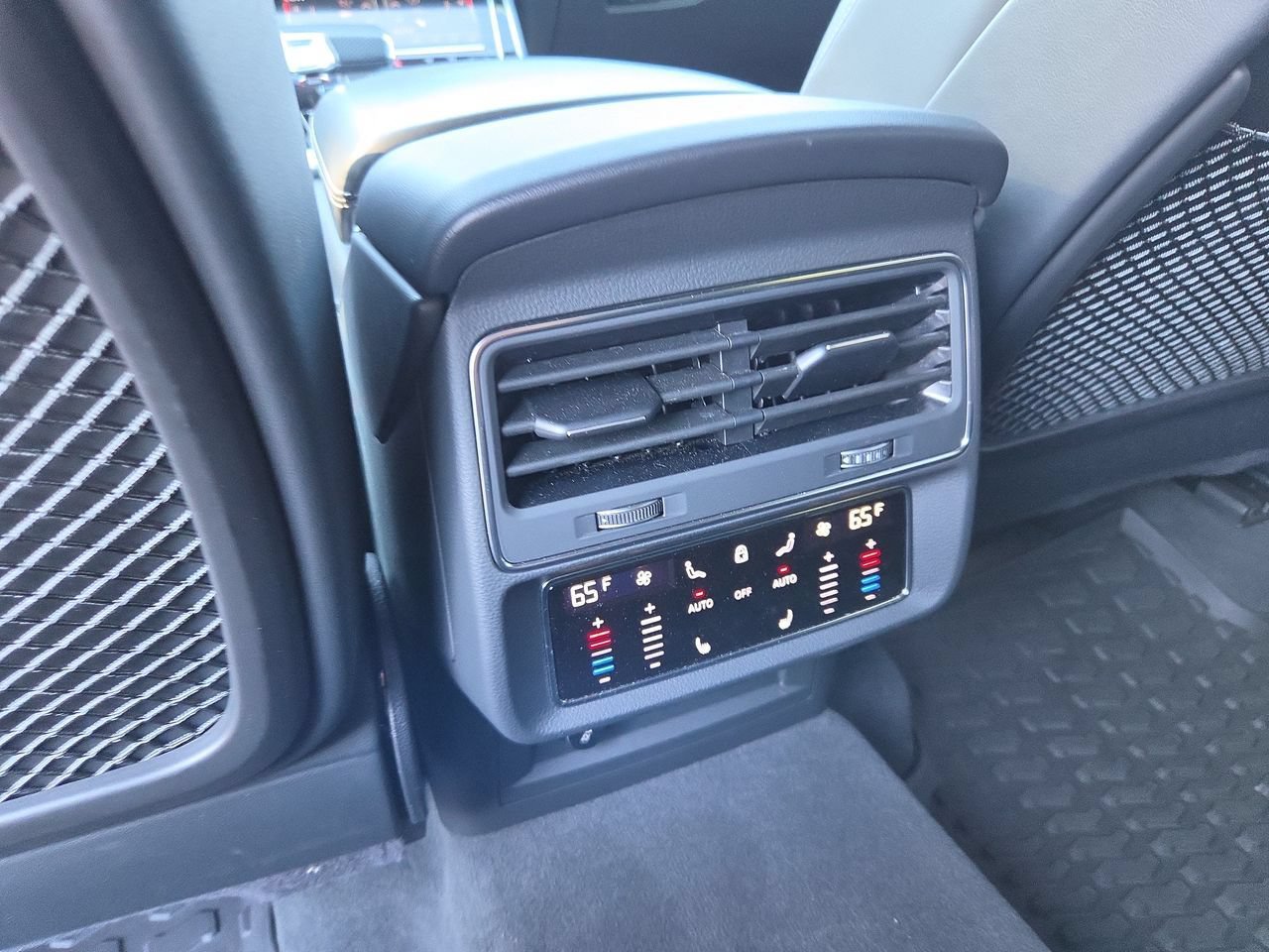 Used 2024 Audi SQ8 Prestige w/ Prestige Package AWD/4WD image 25