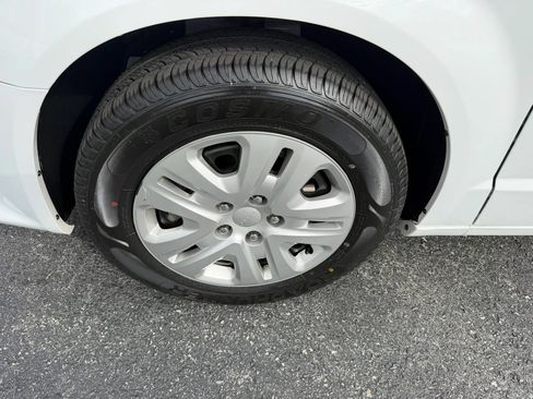 Used 2018 Dodge Grand Caravan SE w/ UConnect Hands-Free Group FWD image 37