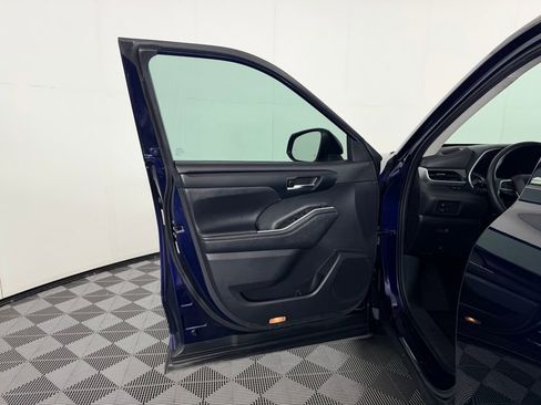 Used 2021 Toyota Highlander XLE image 26