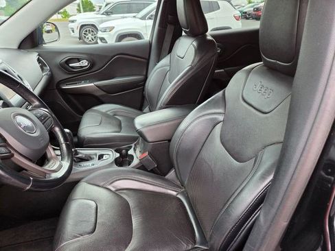Used 2021 Jeep Cherokee Latitude Lux AWD/4WD image 2