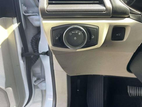 Used 2018 Ford Fusion SE FWD image 18