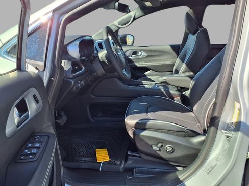 New 2026 Chrysler Pacifica Limited AWD/4WD image 22