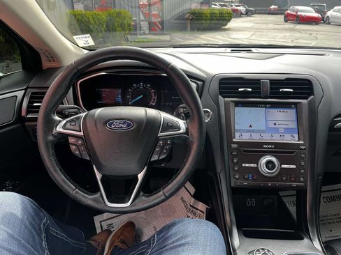 Used 2019 Ford Fusion Titanium FWD image 9