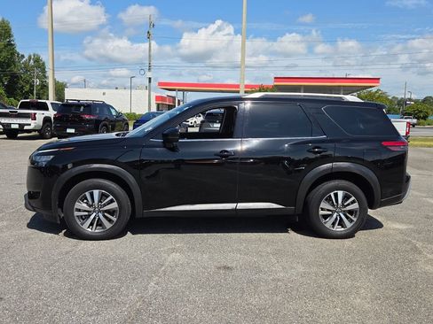 Used 2025 Nissan Pathfinder SL AWD/4WD image 2