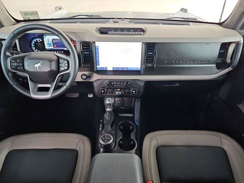 Used 2023 Ford Bronco Wildtrak image 10