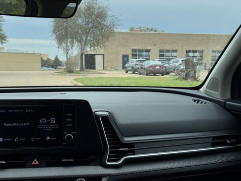 Used 2025 Kia Sportage LX image 35