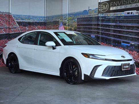Certified 2025 Toyota Camry SE FWD image 1