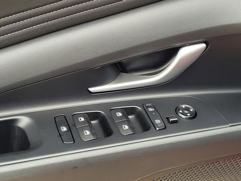 Used 2025 Hyundai Elantra Limited FWD image 28