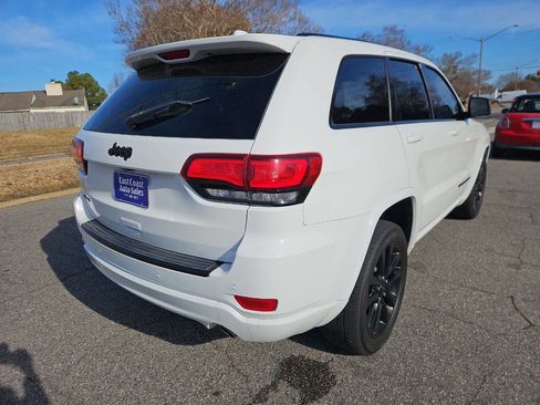 Used 2018 Jeep Grand Cherokee Altitude image 6
