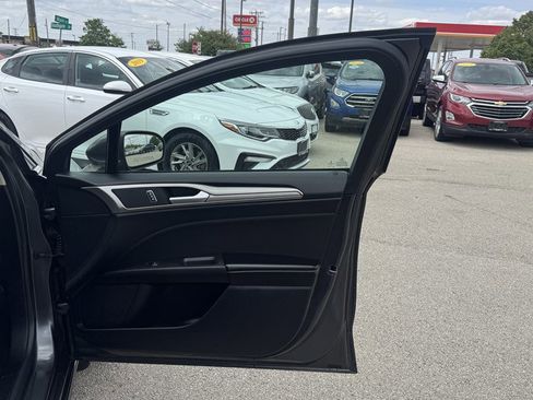 Used 2020 Ford Fusion SE FWD image 26
