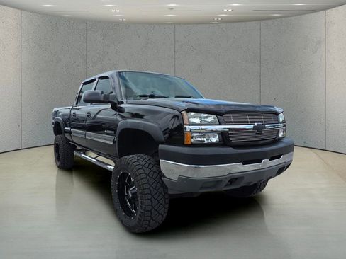 Used 2004 Chevrolet Silverado 2500 LS w/ Skid Plate Package AWD/4WD image 12