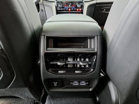 Used 2022 Jeep Grand Cherokee Altitude AWD/4WD image 27