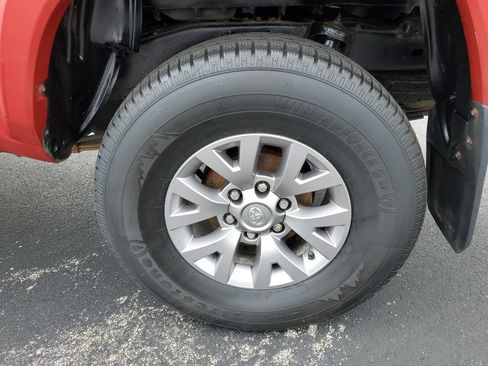 Used 2017 Toyota Tacoma SR5 AWD/4WD image 28