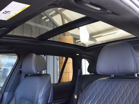 Used 2022 BMW X5 M50i w/ Executive Package image 11