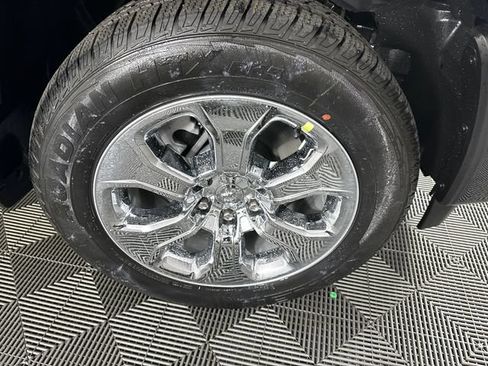 New 2026 RAM 1500 4x4 Crew Cab image 12