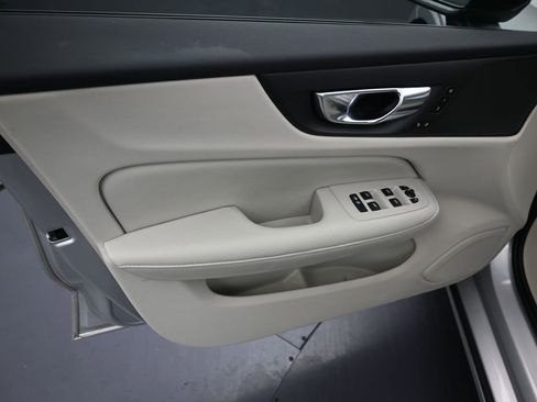 Used 2022 Volvo S60 B5 Inscription image 9