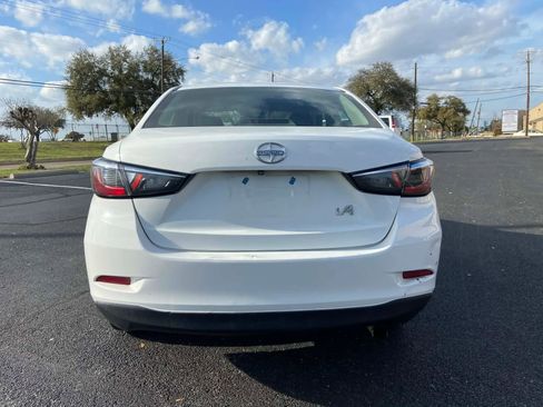 Used 2016 Scion iA image 5