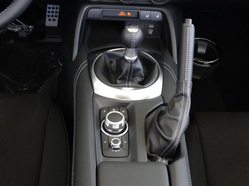 New 2026 MAZDA MX-5 Miata Club w/ Interior Package RWD image 17