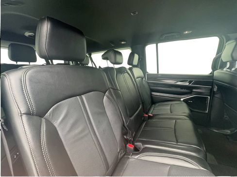 Used 2024 Jeep Wagoneer L Series II RWD image 27