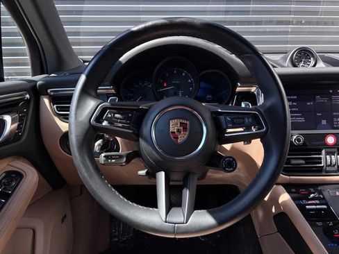 Certified 2022 Porsche Macan AWD/4WD image 14