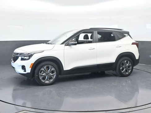 Used 2024 Kia Seltos S image 2