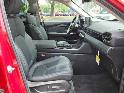 Certified 2025 Honda Pilot Touring image 15