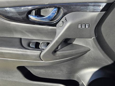 Used 2022 Nissan Rogue Sport SL w/ Premium Package image 17