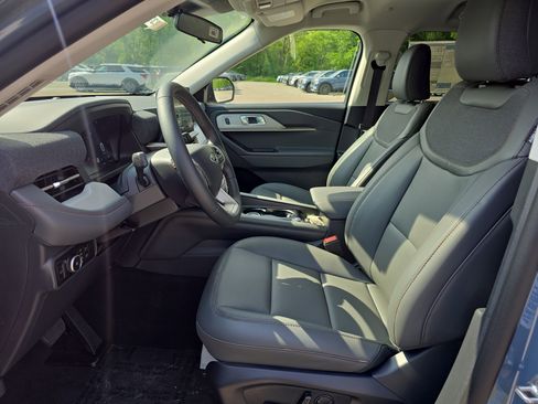New 2026 Ford Explorer Active w/ Active Comfort Package AWD/4WD image 13