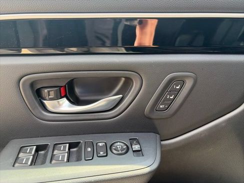 Used 2025 Honda Pilot Touring image 17